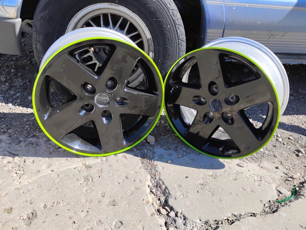 Jeep Wrangler Black/Neon Green 17-inch Alloy Wheels (Set of 4)