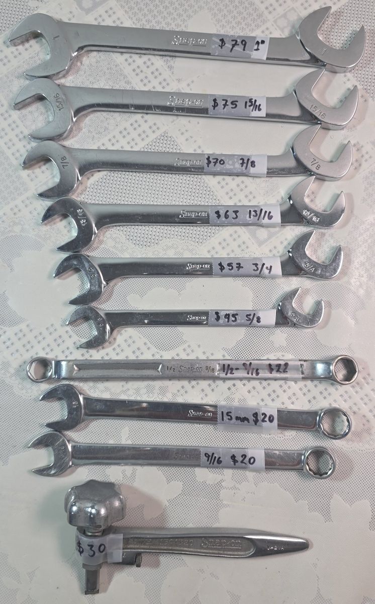 Snap-on open-ended and combination wrenches and valve adjusting (10 pcs)