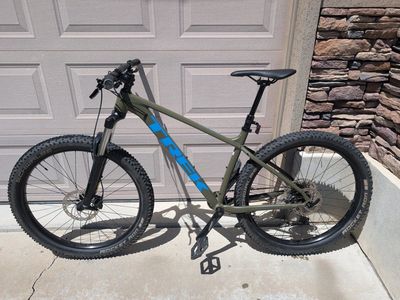 2023 Trek Roscoe 6 - Mountain Bike - M/L