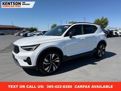 2025 Volvo XC40 B5 Plus Dark Theme
