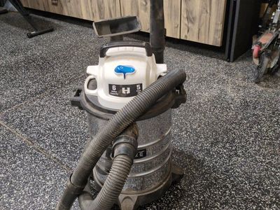 Hart 6 Gallon 5 Peak HP Wet/Dry Shop Vacuum with Attachments