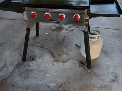 Camp Chef 600 portable 4 burner Flat Top Griddle - Outdoor Propane Griddle
