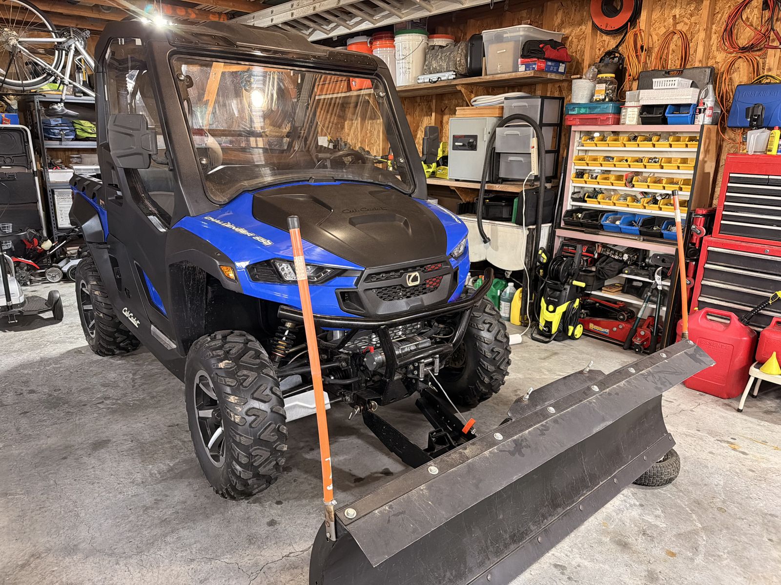 Cub Cadet Challenger 550 4x4 W/Plow