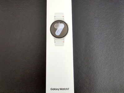 Samsung Galaxy Watch 7 44mm - Light Gray Colorway - Has screen protector