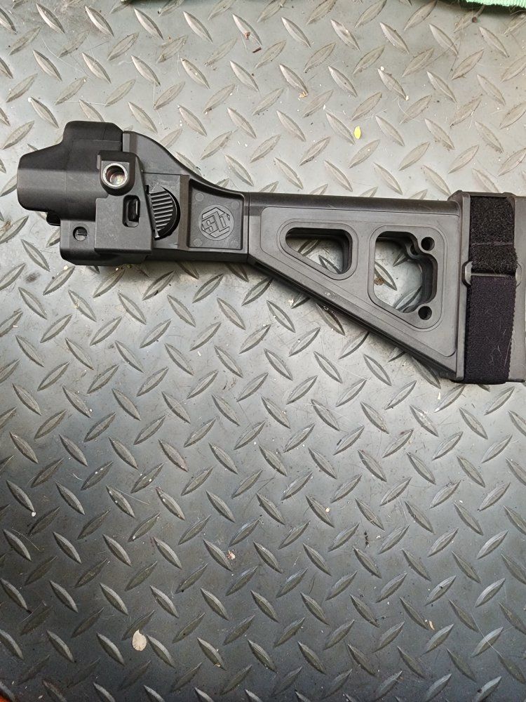 MP-5 or clone , PTR , M.A.C. , P.O.F ,M.K.E. , etc ....
fits FULL SIZE ,NOT "K" version.