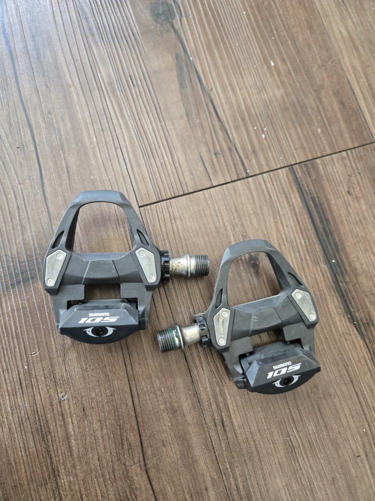 LIKE NEW Shimano 105 Carbon pedals