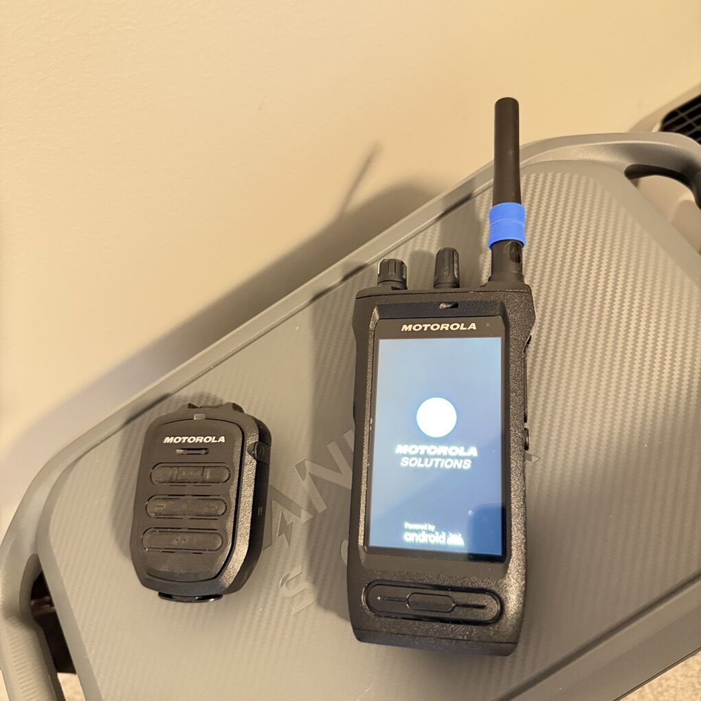 Like New Motorolla Ion 3 Batt Wireless speaker