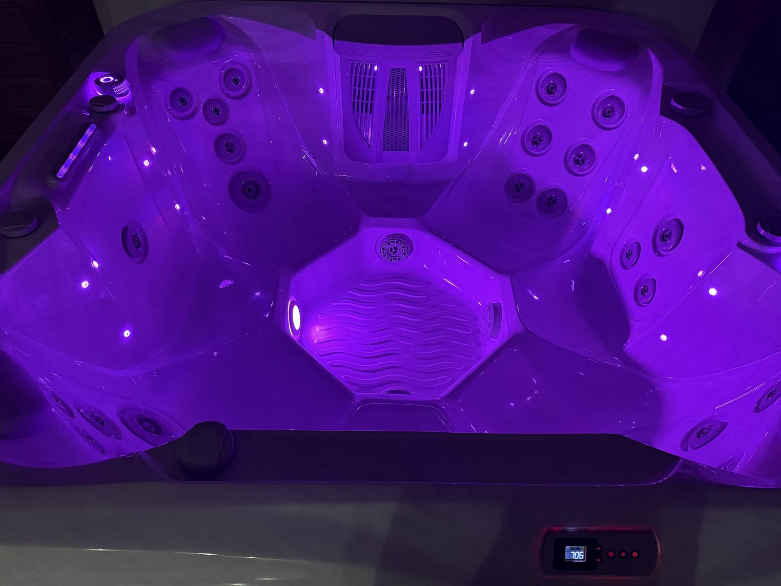 New fully loaded Hot Tub