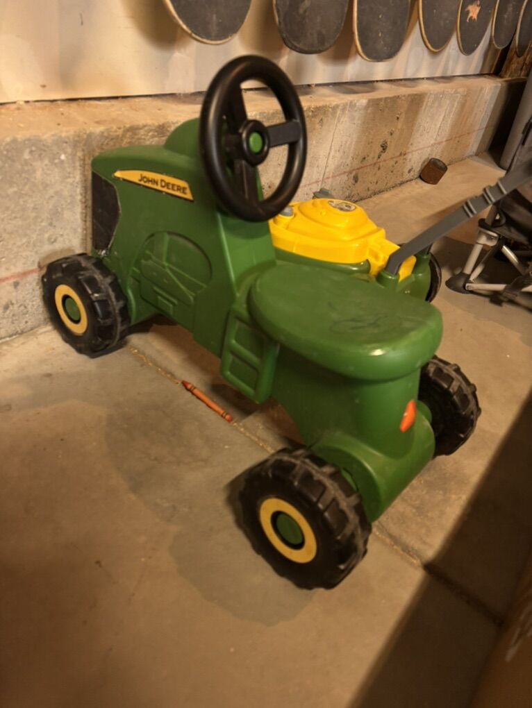John Deere Kid Ride On
