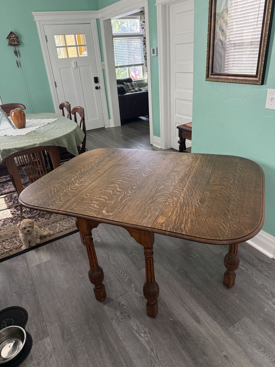 Vintage Antique Tiger Oak Drop-Leaf Gateleg Dining Table with Carved Legs