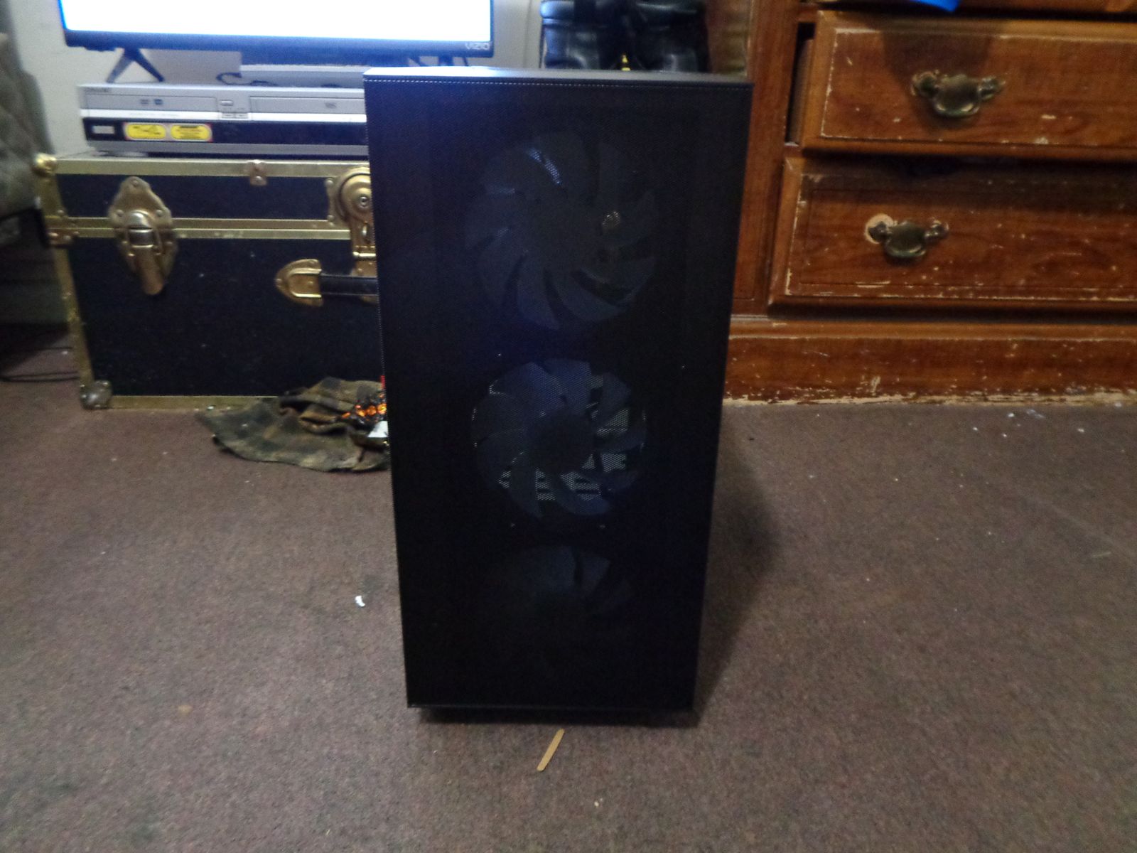 Gamemax Aero Mini M-Atx case, black with white interior. like new. Look!