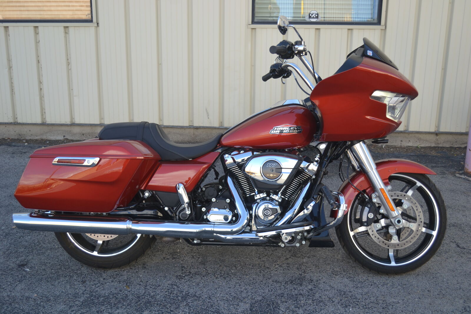 2024 Harley Davidson Road Glide 117 - LOW MILES