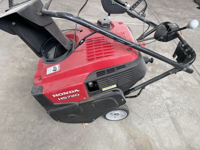 Snow thrower