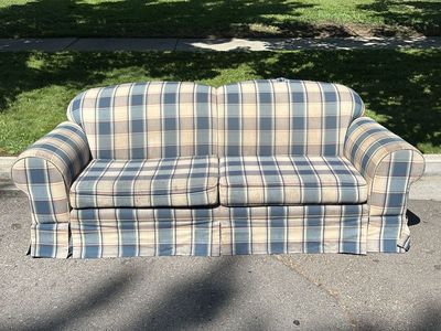 FREE COUCH