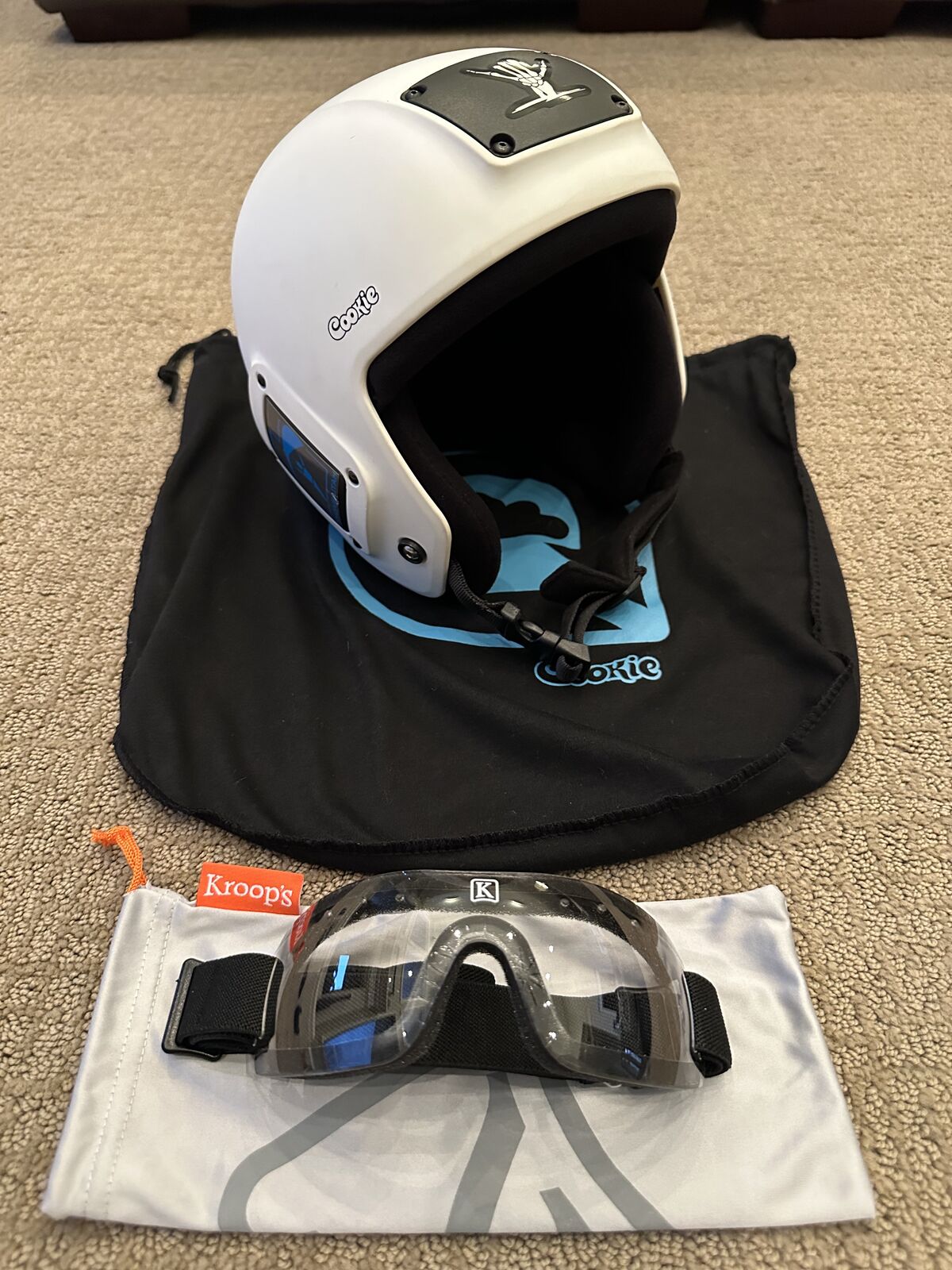 COOKIE FUEL SKYDIVING HELMET (MED)