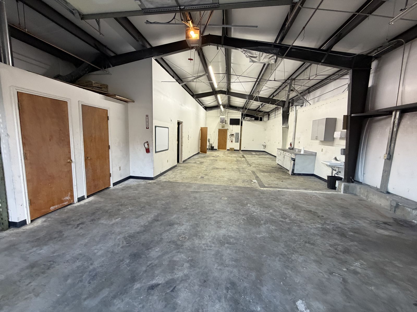 Main image 30