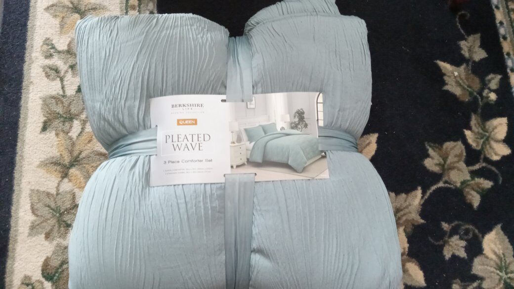 Queen Comforter Turquoise Berkshire Thick Insulated Textured Blanket +2 Pillow Cases