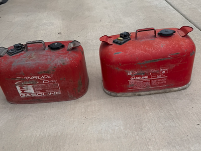 2 Evinrude 5-Gallon Boat Gas Tanks – Metal