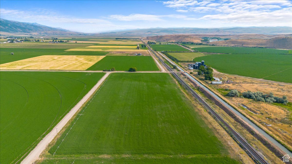 RARE ACREAGE IN CLIFTON, IDAHO – MOUNTAIN VIEWS + WATER SHARES!
