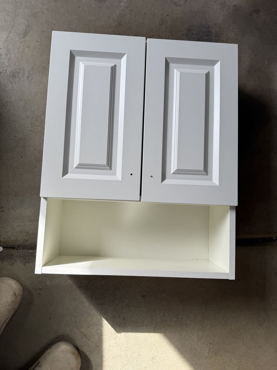 Bathroom cabinet never used adjustable shelf white