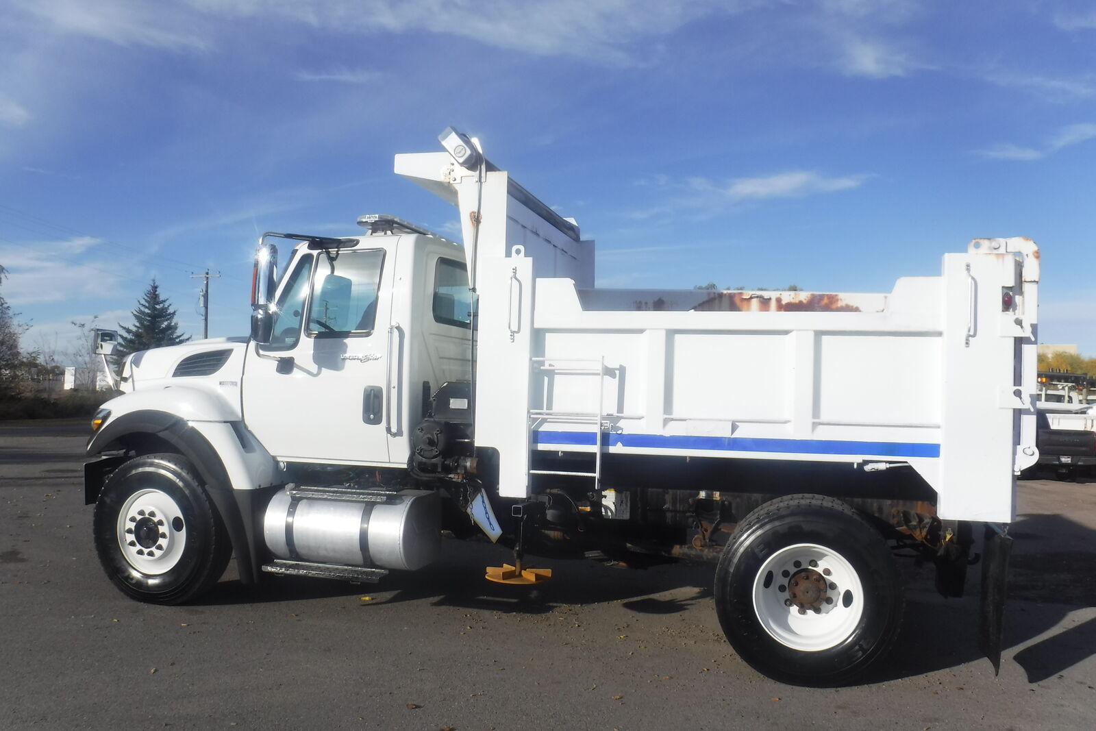 2012 IHC WorkStar S/A dump truck with snow plow