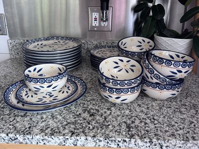Temptations Dinnerware for 8
