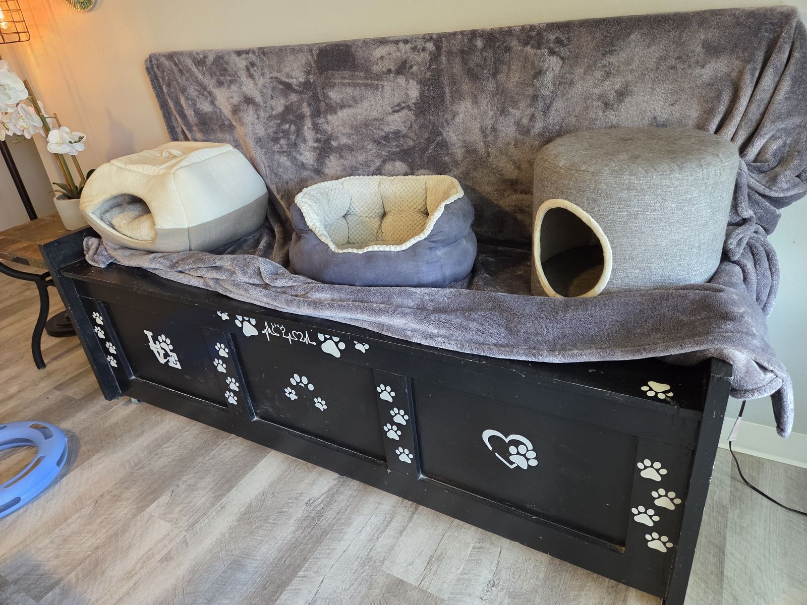 Used Pet Beds & Hideaways - 3 Pack, Plush Fabric, Cozy Cat/Small Dog Beds