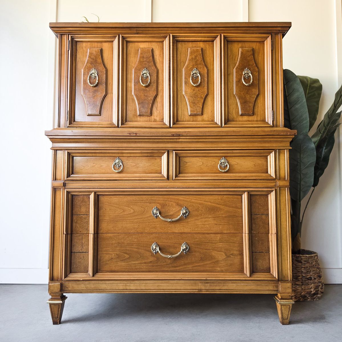 *FREE DELIVERY* Vintage Dixie Wood Dresser!