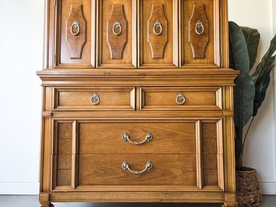 *FREE DELIVERY* Vintage Dixie Wood Dresser!