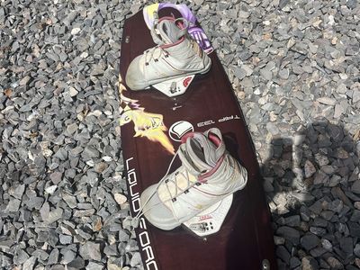 Liquid force Wakeboard Trip 133 CM, with large bindings, six fins that are removable if needed. Check pictures for more details