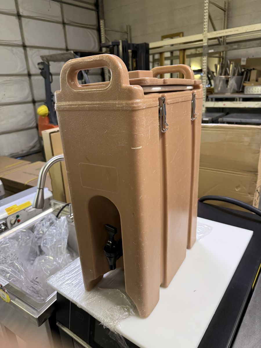 Used CAMBRO insulated drink Dispencer 9”X 16”X21” H in excelled condition