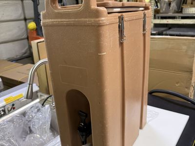 Used CAMBRO insulated drink Dispencer 9”X 16”X21” H in excelled condition