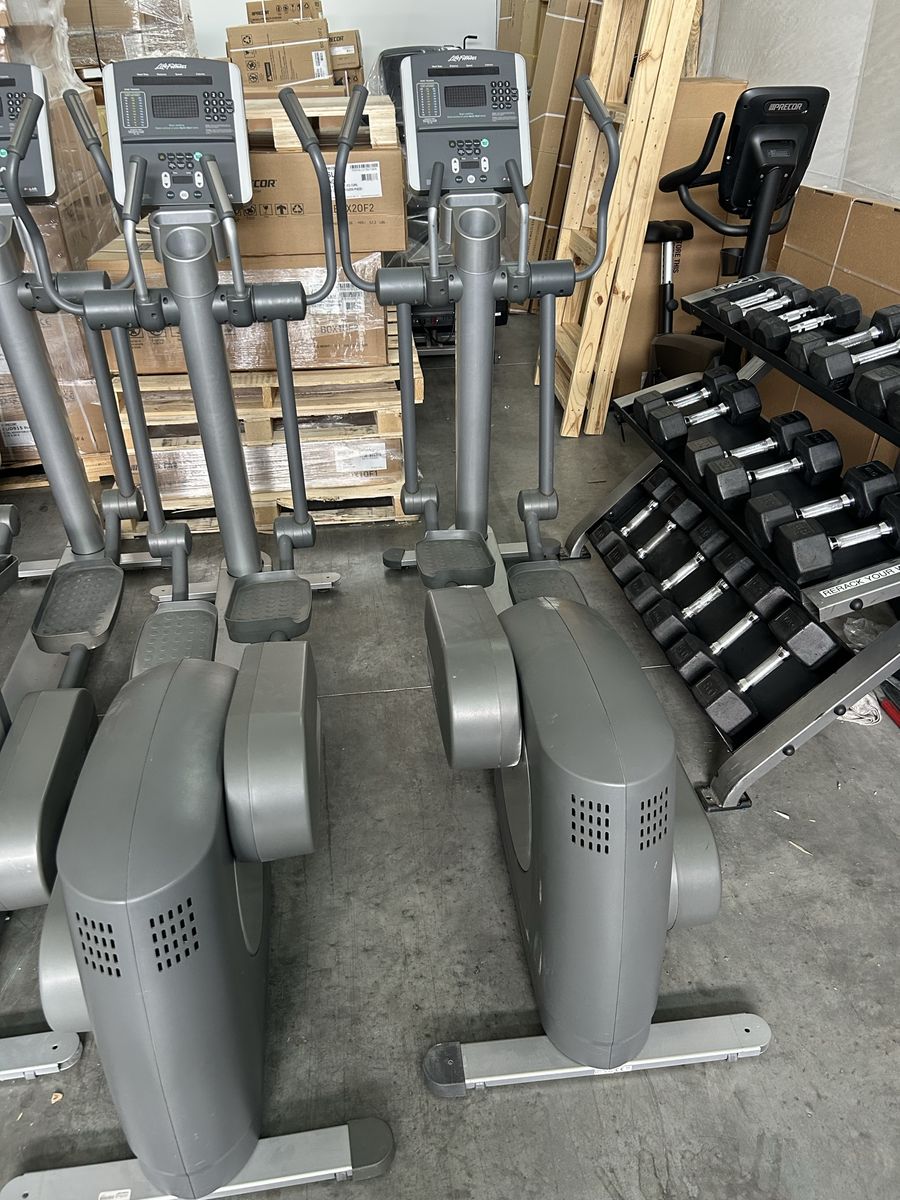 Life Fitness 95xi Elliptical Cross-Trainer - Commercial Grade