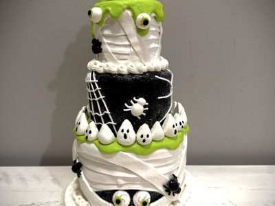Halloween Ghoulish Light-Up Halloween Spooky Tiered Lime Green Cake Decor with Eyes and Ghosts