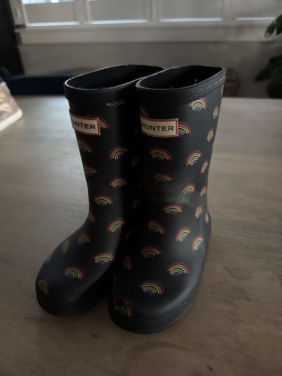 Girls black rainbow Hunter boots, size 8
