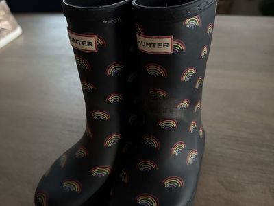 Girls black rainbow Hunter boots, size 8