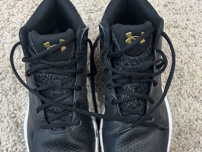Under Armour basketball shoes size 8