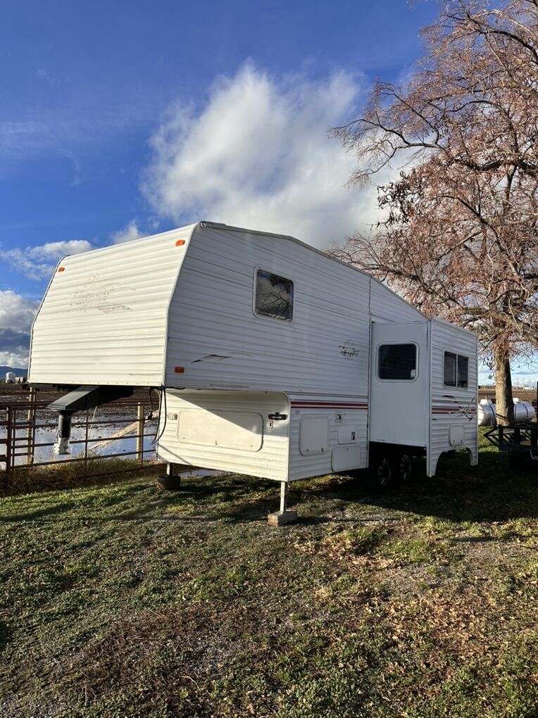 2000 Terry fifth wheel Trailer