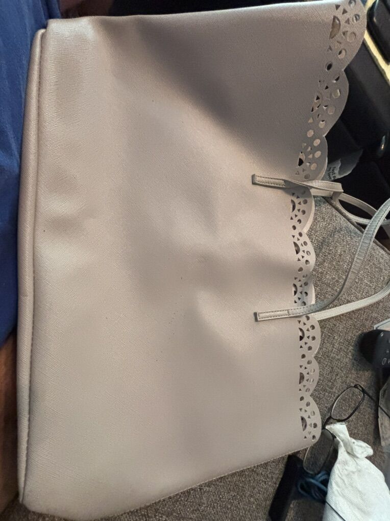 Nice Ladies Macys Purse In Great Condition