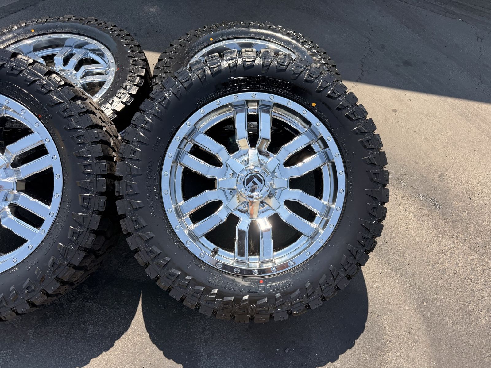 20” Fuel Sledge 8 Lug 8x180 33” R/T 33x12.50R20 GMC Chevy 2500 3500 Chrome