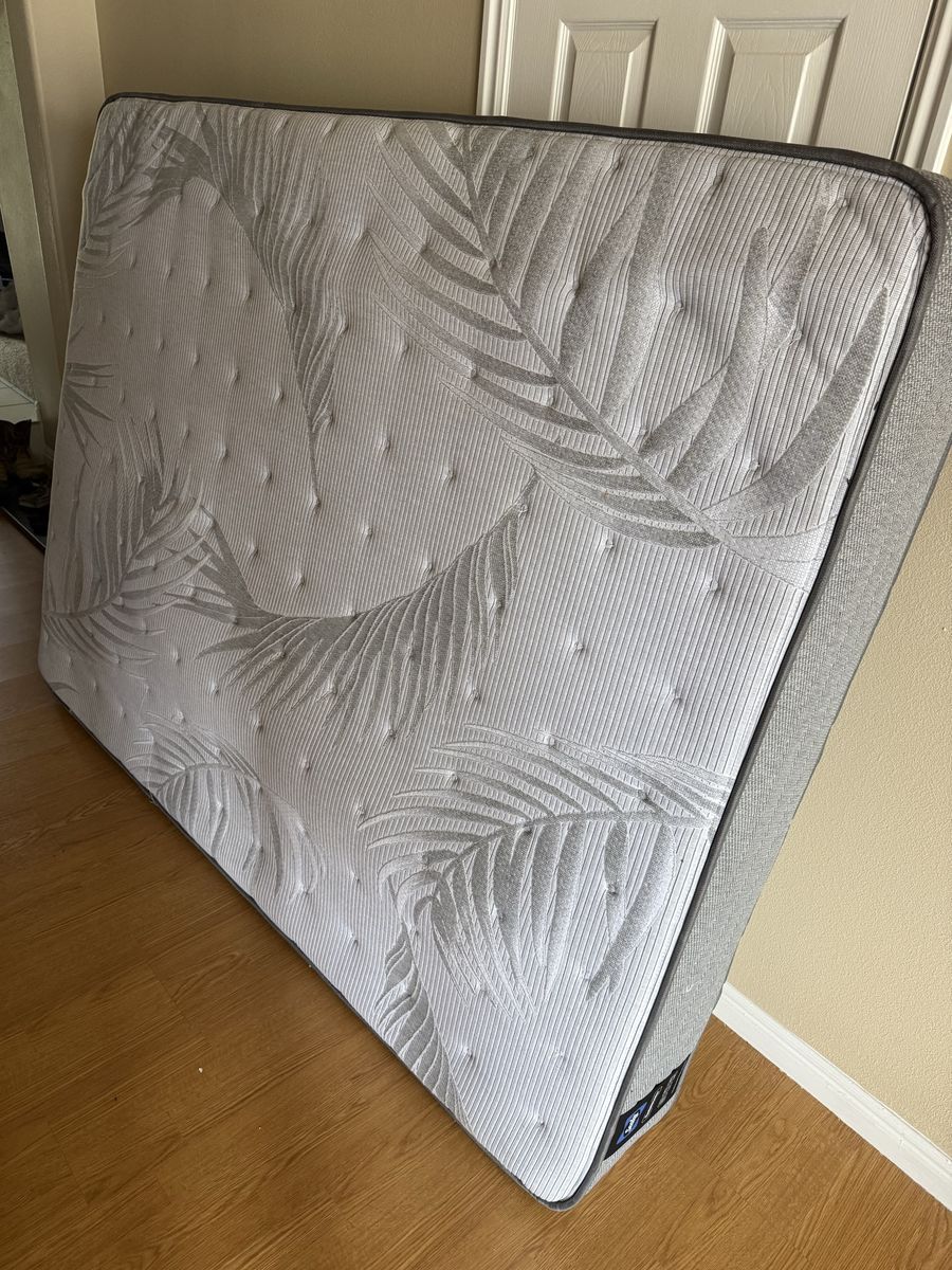 Sealy Posturepedic Queen Mattress – Like New – Used 1 Week