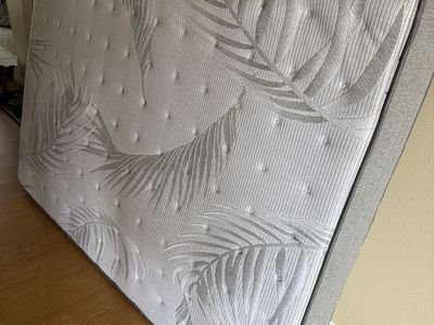 Sealy Posturepedic Queen Mattress – Like New – Used 1 Week