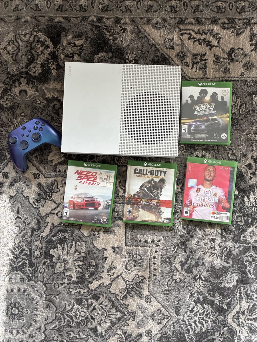 Xbox One S Console Bundle with Controller and 4 Games Used Good