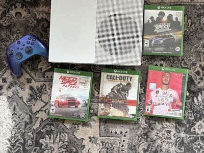 Xbox One S Console Bundle with Controller and 4 Games Used Good
