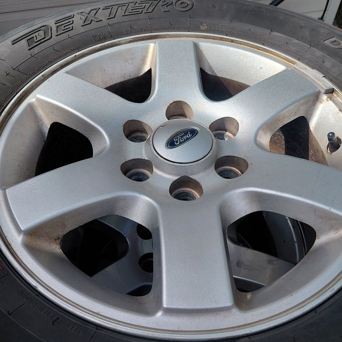 selling a set of 4 17 Ford wheels 6x135