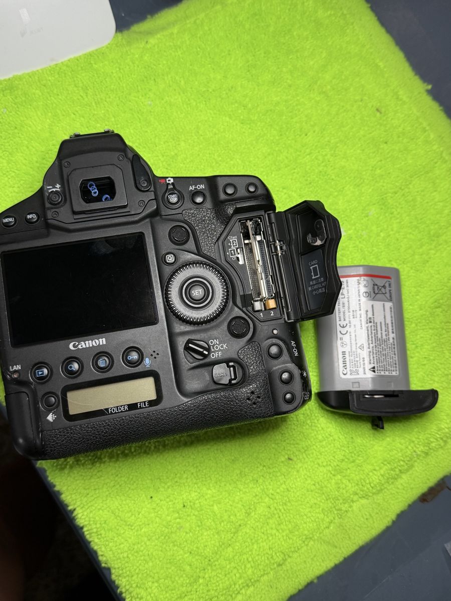 Canon 1dx mark ii body, 775$, lens 70-200 is ii f2.8 1100$