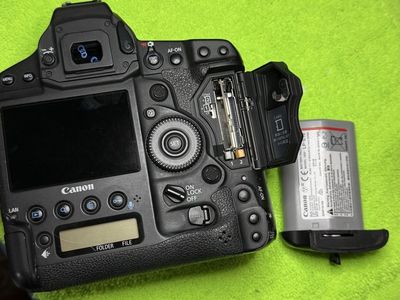 Canon 1dx mark ii body, 775$, lens 70-200 is ii f2.8 1100$