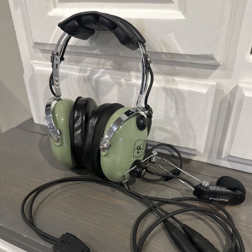 David Clark H10-30 Aviation Headset - Noise Reduction, Dual Plug, New Ear Cushions