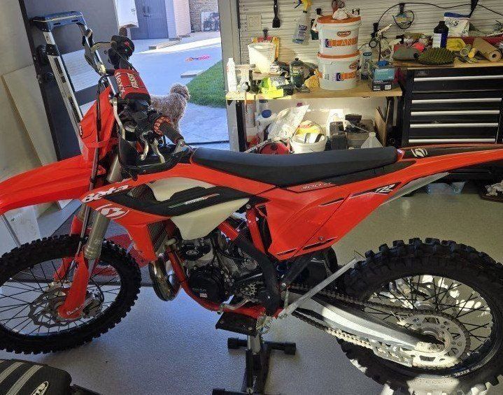 2023 Beta 300 RR Dirt Bike Off-Road Motorcycle with Rekluse Clutch