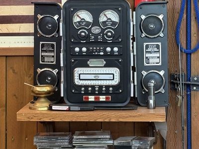 Vintage Spirit of St Louis Flight Case CD/AMFM Radio